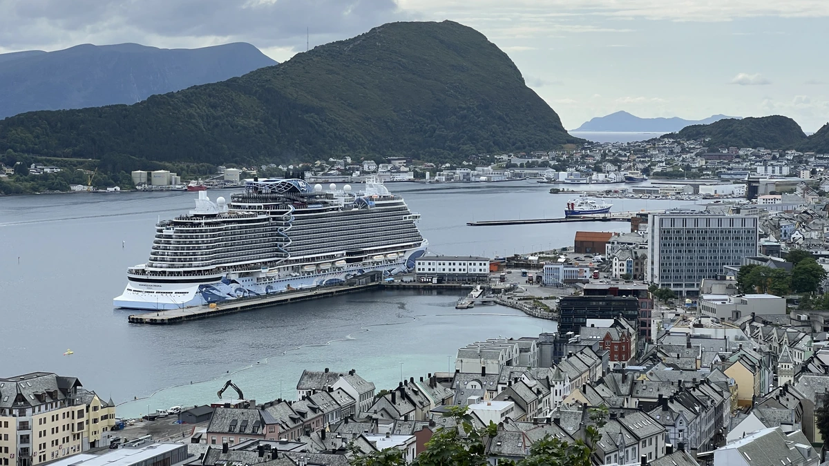 Ålesund Cruise Port: Aksla Viewpoint Steps, Art Nouveau Walks & Public Bus Hacks