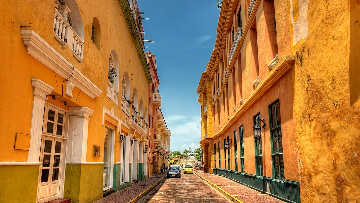 Cartagena Cruise Port: Old Town Walks, Emeralds & Safety Realities