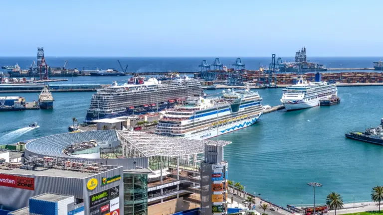 Gran Canaria Cruise Port: Las Palmas Terminals, Beach Walks & Local Bus Hacks