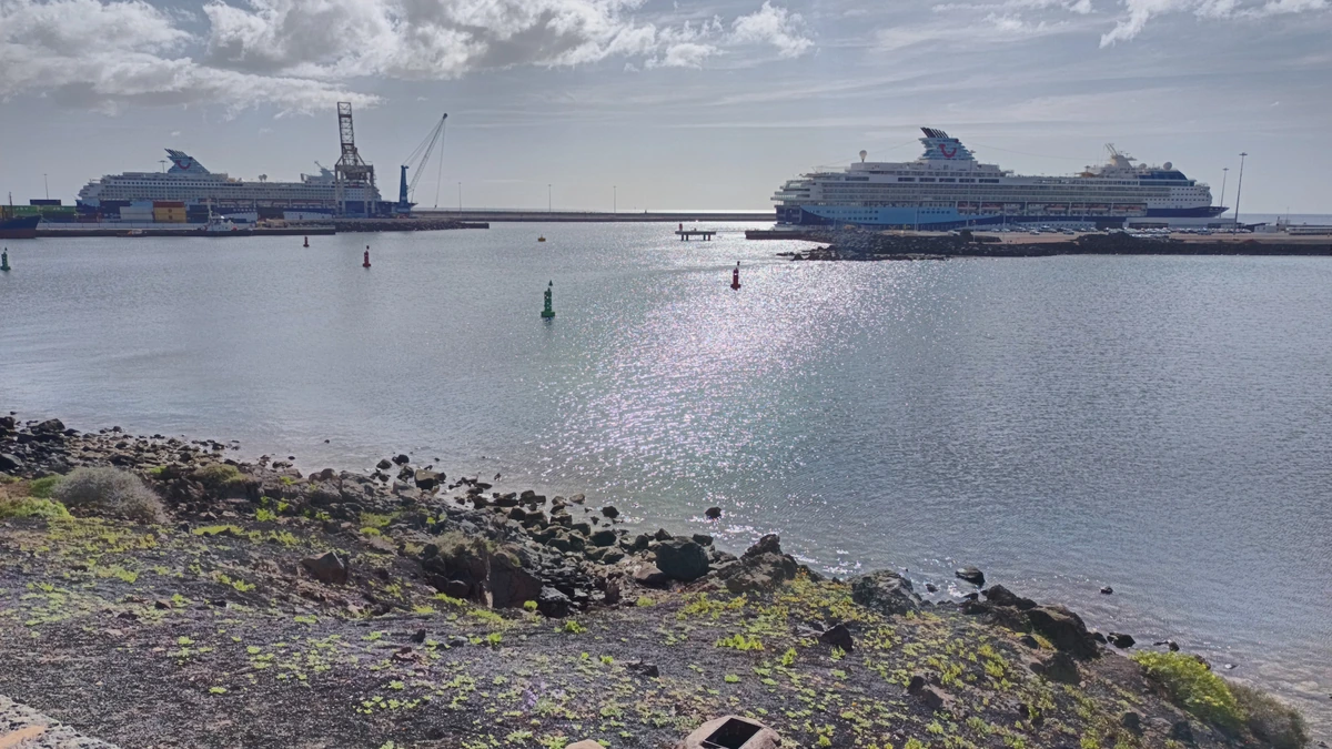 Lanzarote Cruise Port: Remote Berth Shuttles, Public Buses & Timanfaya Realities