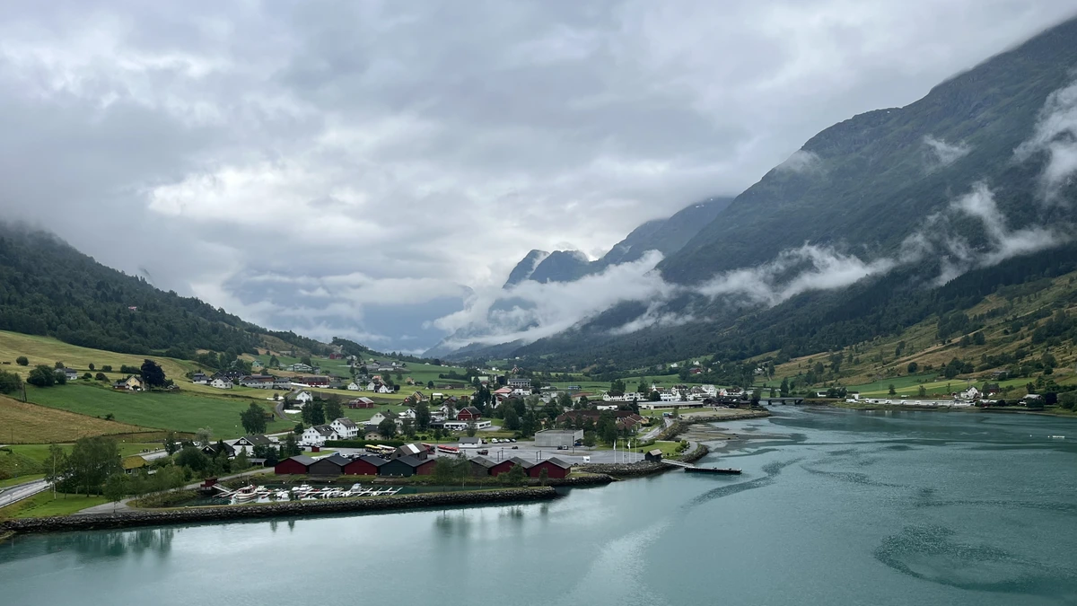 Olden Cruise Port: Briksdal Glacier Buses, Loen Skylift & Local Hacks