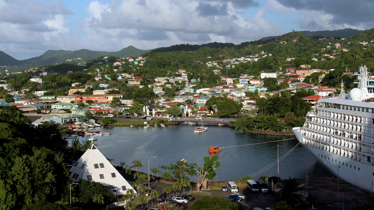 St Lucia Cruise Port: Castries Water Taxis, Beach Breaks & Piton Excursions