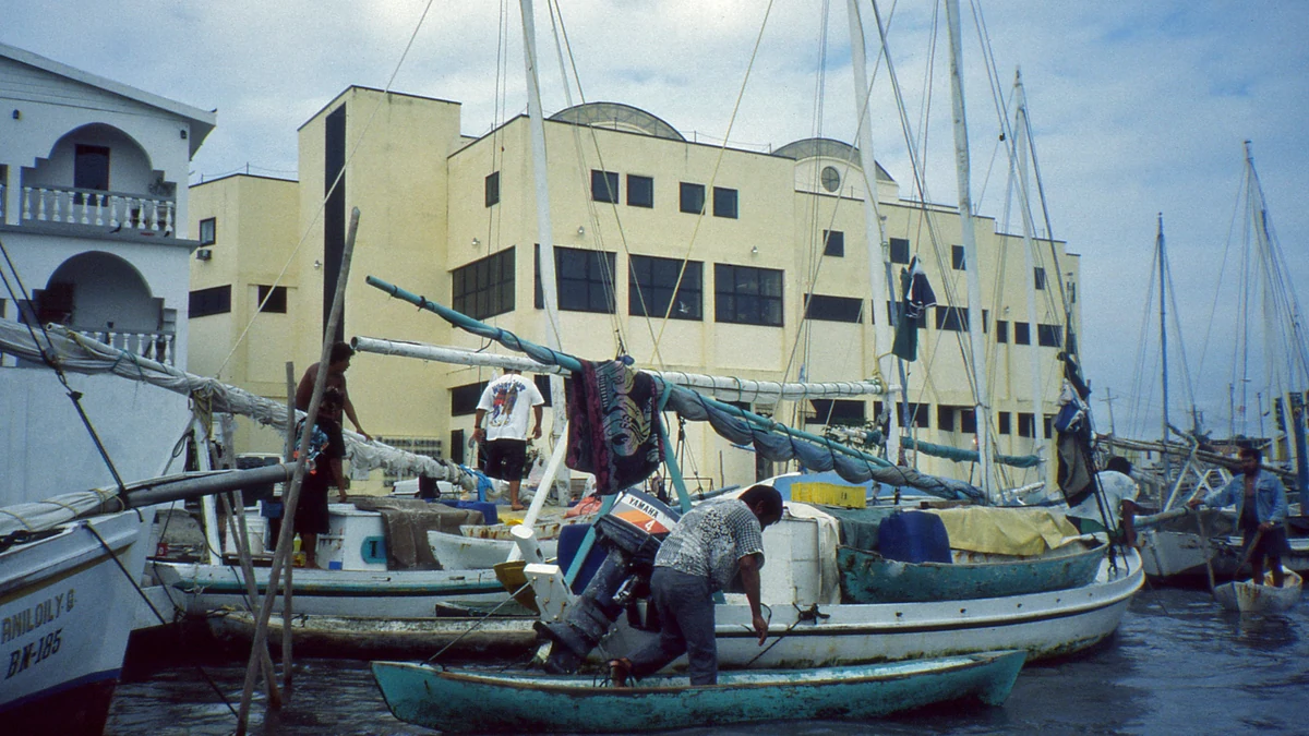 Belize City harbour boats for a Belize City cruise port guide
