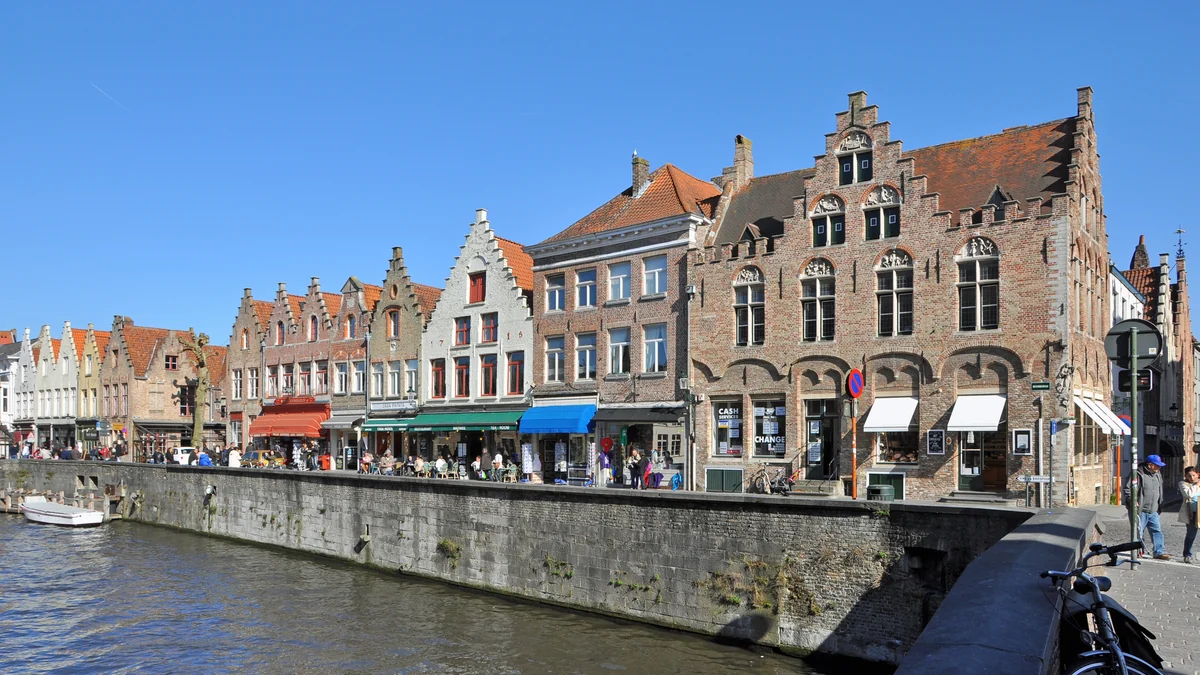 Bruges cruise port visitors from Zeebrugge often head to the Rozenhoedkaai canals