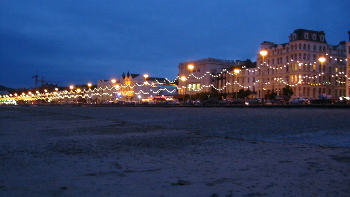 Douglas Isle of Man Cruise Port guide image showing Douglas promenade, Isle of Man