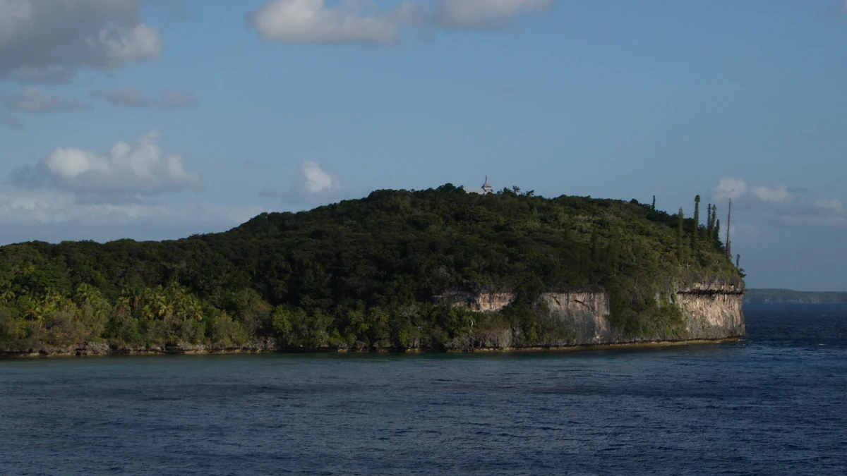 Easo cruise port — notre-Dame de Lourdes chapel and Lifou coastal landscape