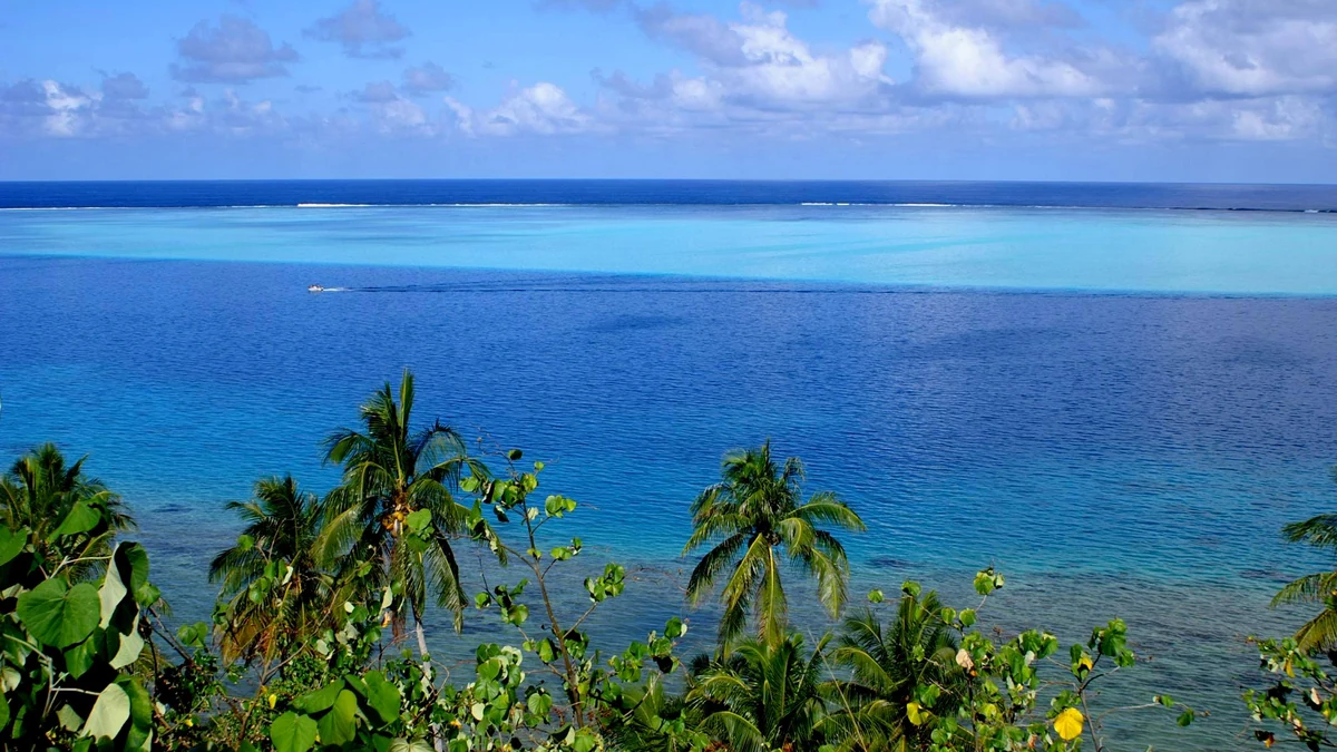 Turquoise lagoon at Avea Bay on Huahine Iti