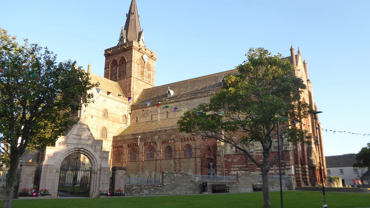 Kirkwall cruise port guide image showing St Magnus Cathedral in Orkney