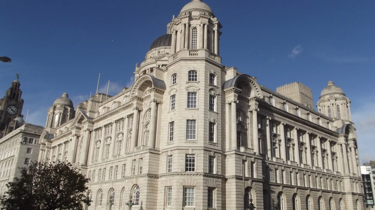 Liverpool cruise port guide illustrated with the Three Graces at Pier Head