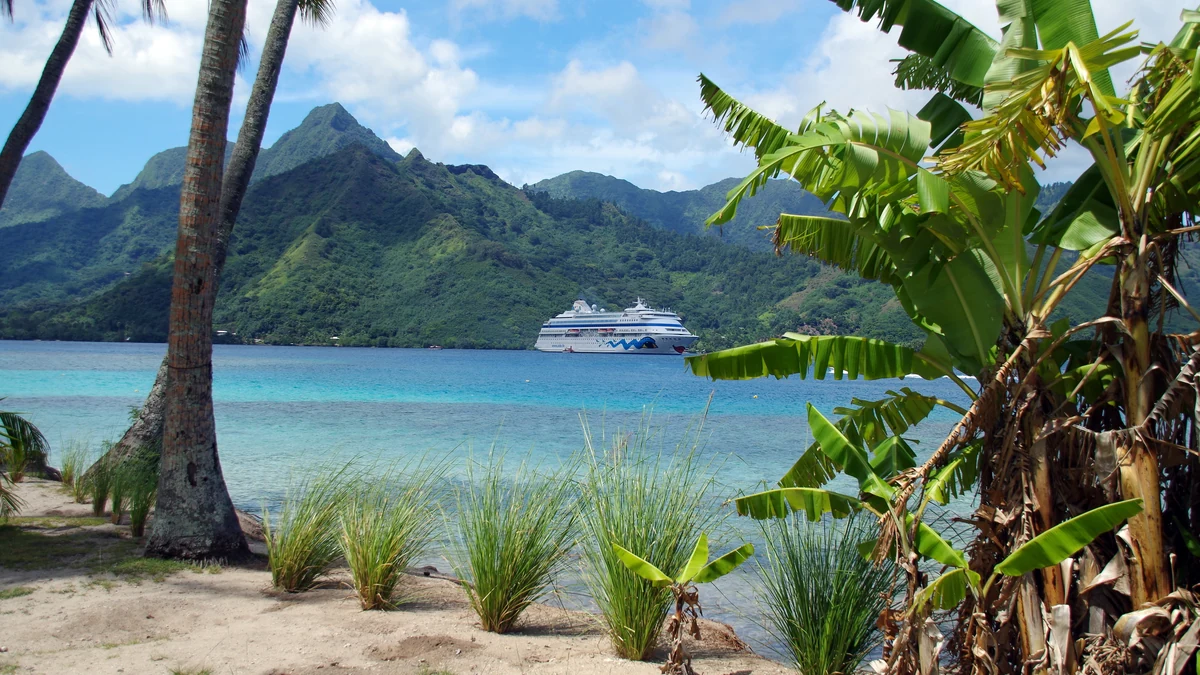 Opunohu Bay and green mountain ridges on Moorea