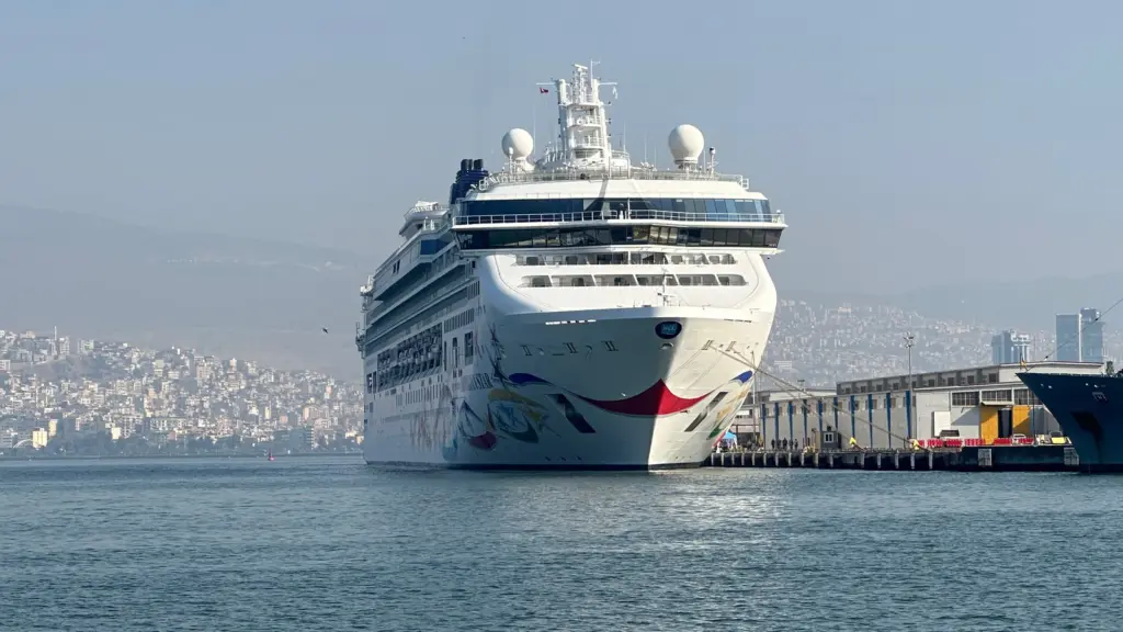 Norwegian Star in Izmir