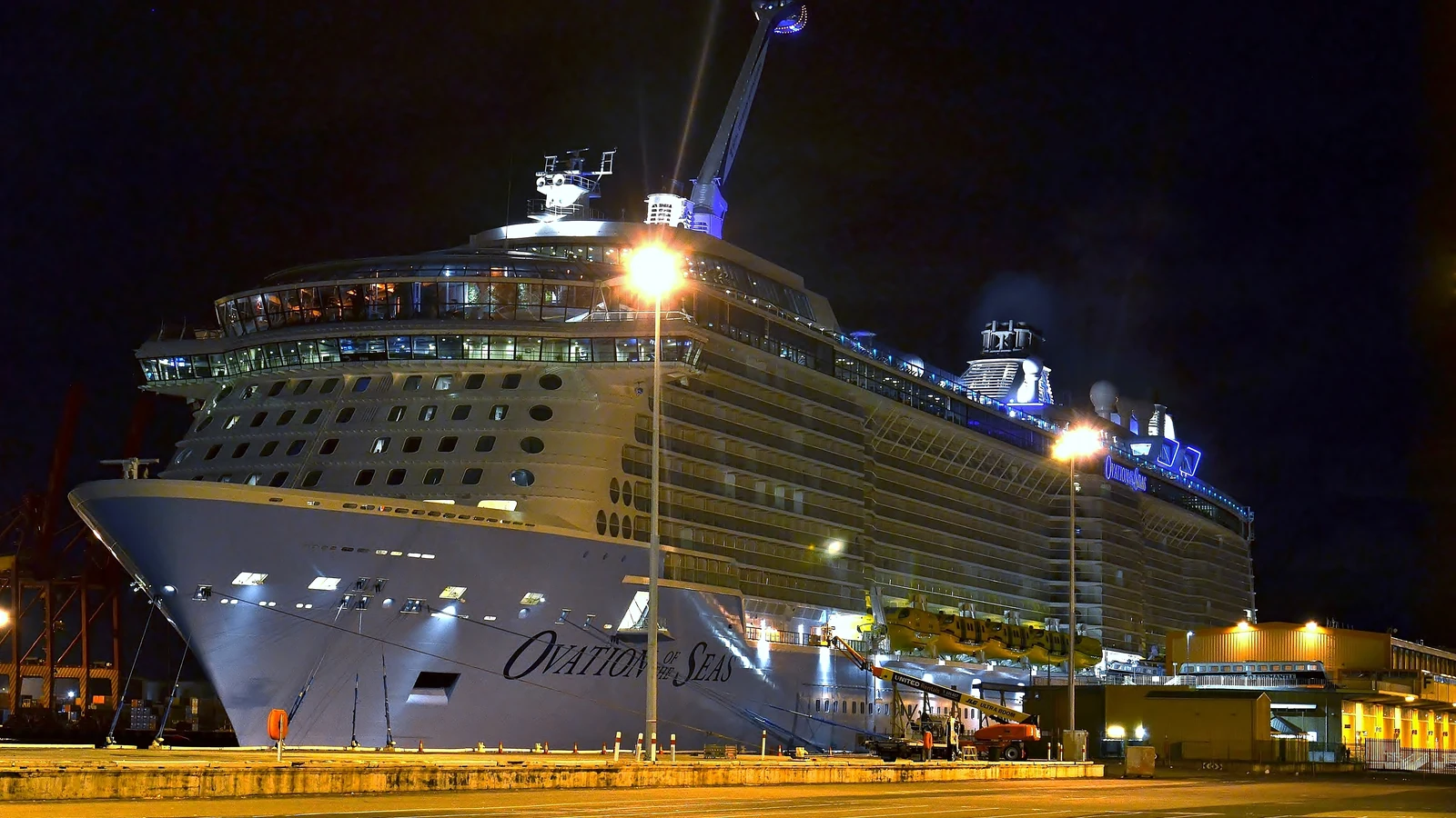 Ovation of the Seas cruise ship at Fremantle