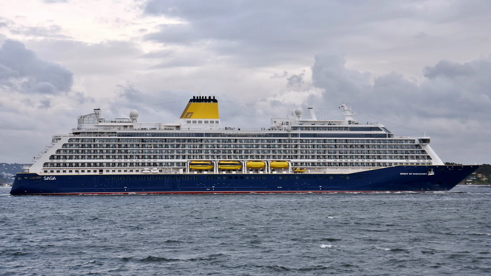 Spirit of Discovery departing Oslo