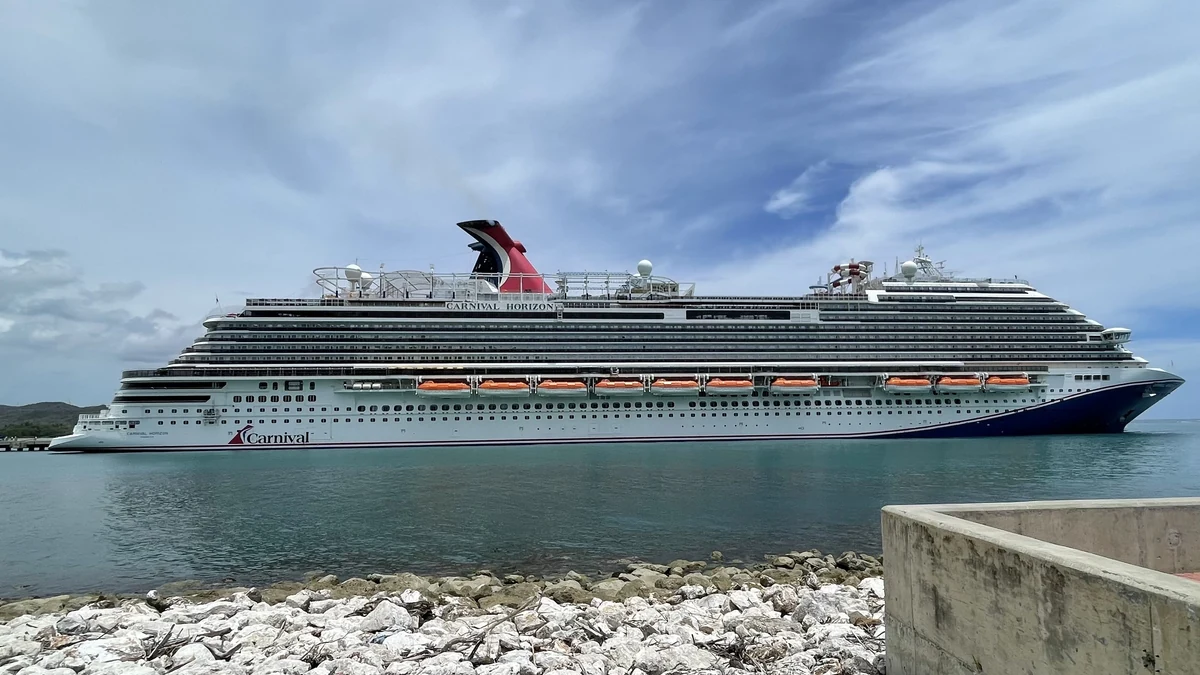 Carnival Horizon cruise ship at Amber Cove