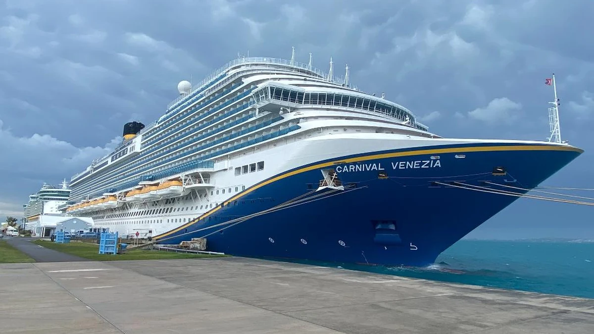 Carnival Venezia cruise ship arriving in Bermuda