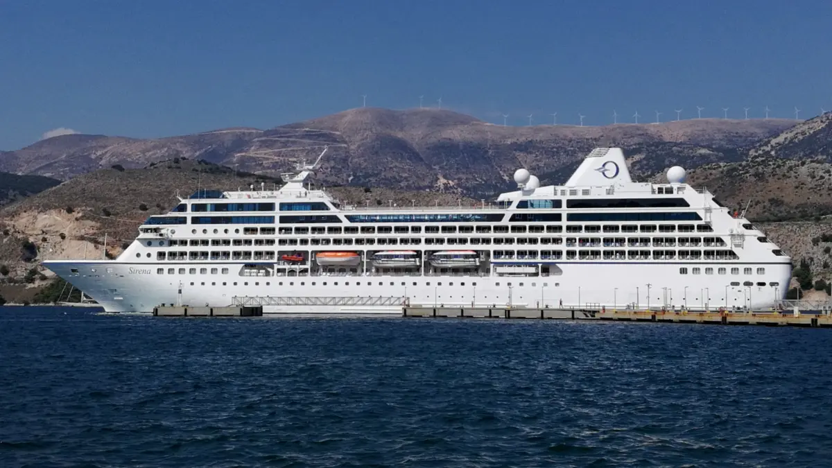 Oceania Sirena docked at Argostoli