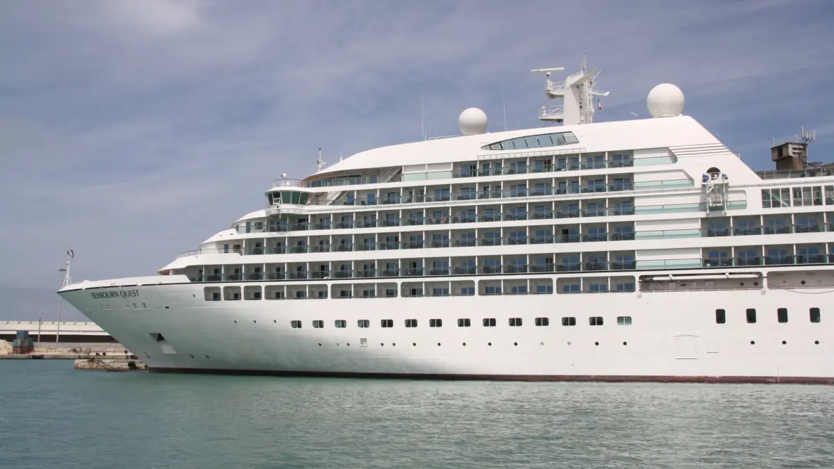 Seabourn Quest underway